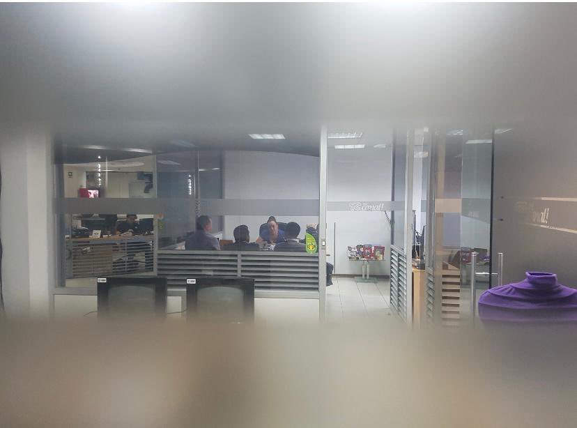 jcarreraandrade's tweet photo. No hay acoso laboral dice inspectora Villacrés en Tc. Directora obliga ir en pijama a reportera enferma y se desmaya y Jefa en su oficina. Ahí fotos. Buen ambiente de trabajo o prepotencia. No es gente traumada la que denuncia. Es buscar justicia. @LassoGuillermo @DEFENSORIAEC https://t.co/cYW0jz60zI