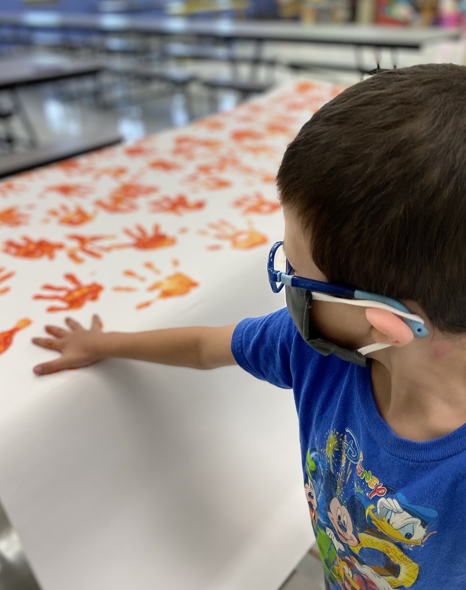 MountainviewEl2's tweet photo. Our students are busy working on a special project.  We can't wait to see the finished product! @CBVRCE_NS https://t.co/TICNyGn2Tp