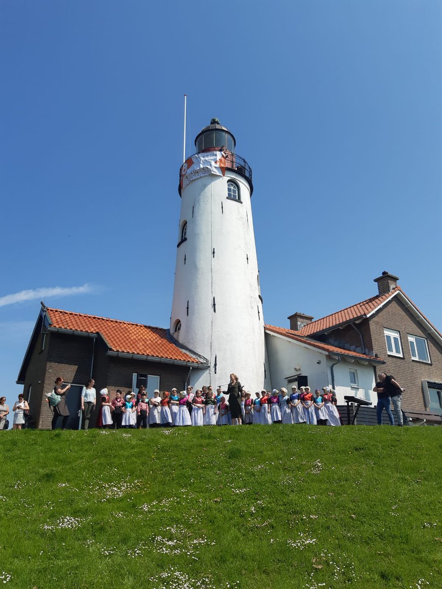 Bij de vuurtoren van Urk is vanmiddag het eindbedrag van 314.375 euro overhandigd aan het <a href="/prinsesmaximac/">PrinsesMáximaCentrum</a> Iedereen die iets bijgedragen heeft aan dit fantastische bedrag: heel hartelijk dank!