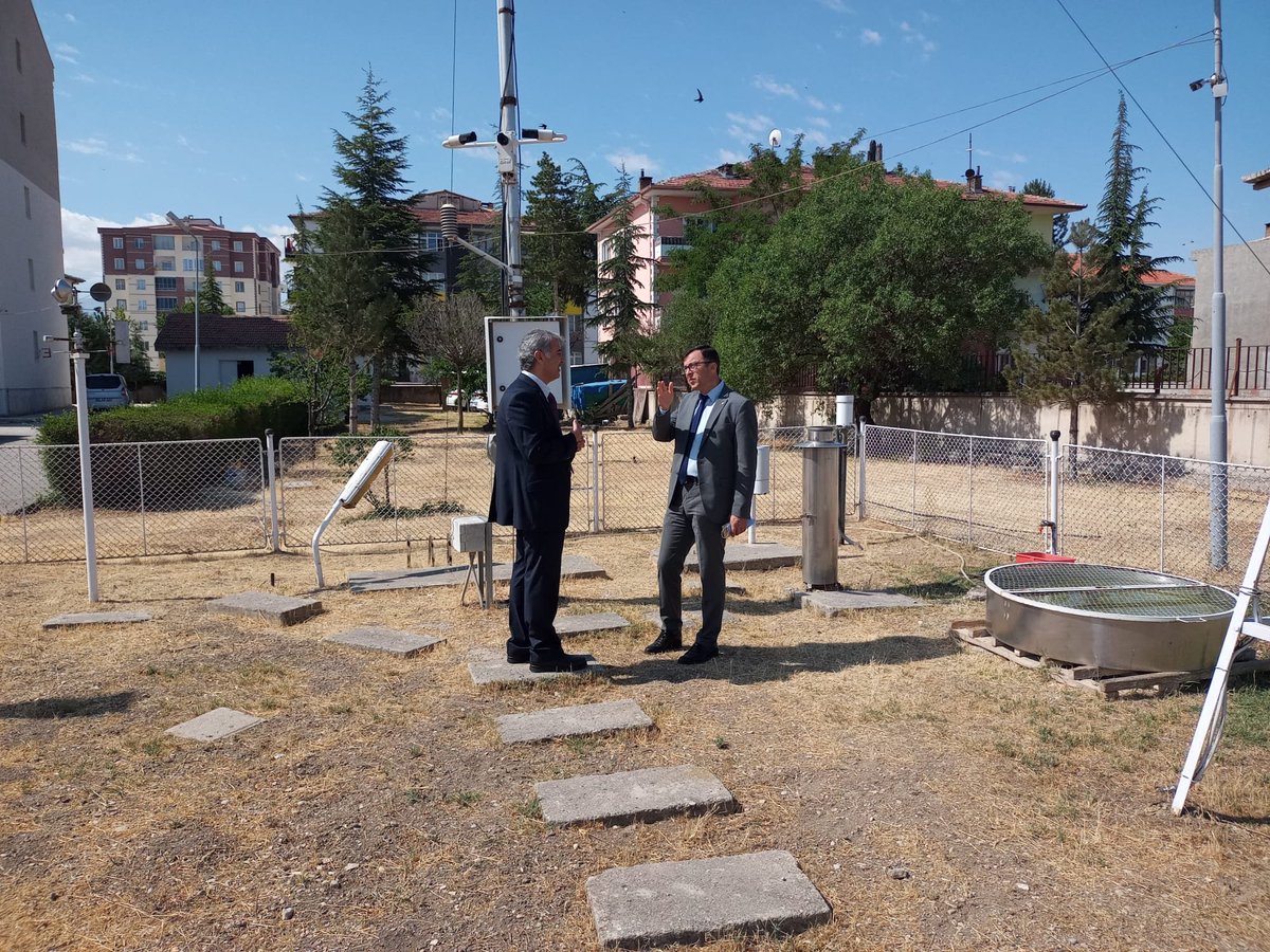 MGMKonyaBolge's tweet photo. Bölge Müdürümüz Barış ÖZGÜN Ereğli Meteoroloji Müdürlüğünde incelemelerde bulundu.Personelin ihtiyaç ve gereksinimleri sorulup bir süre sohbet edildi. Binamız ve gözlem alanlarımızda yapılması gerekenler planlandı.
@EregliMeteor @blader303 https://t.co/wHRfsS8Alu