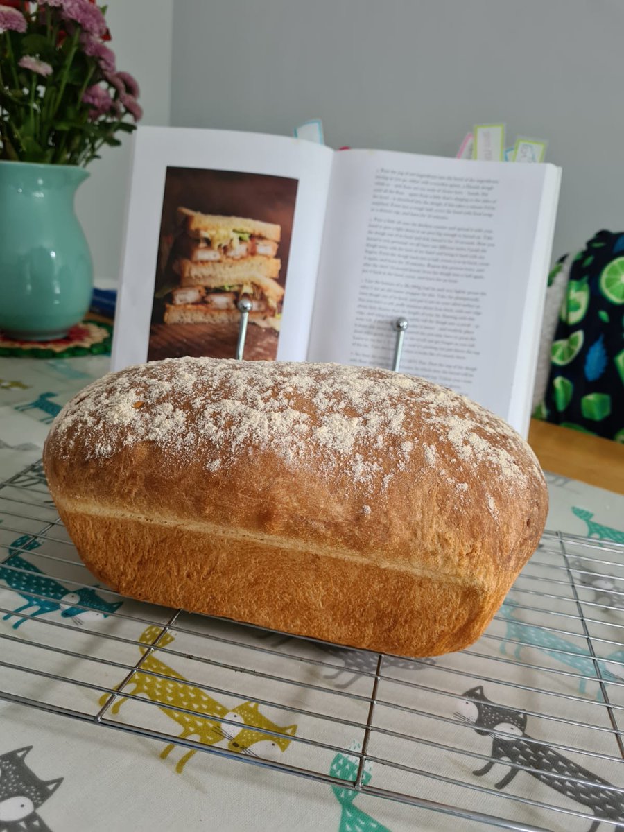 Schoobs2's tweet photo. First loaf baked using @Nigella_Lawson old-fashioned sandwich loaf recipe #cookeatrepeat ready in time for @Clarek56 getting in. Butter ready 😁 https://t.co/xuKkanssd6
