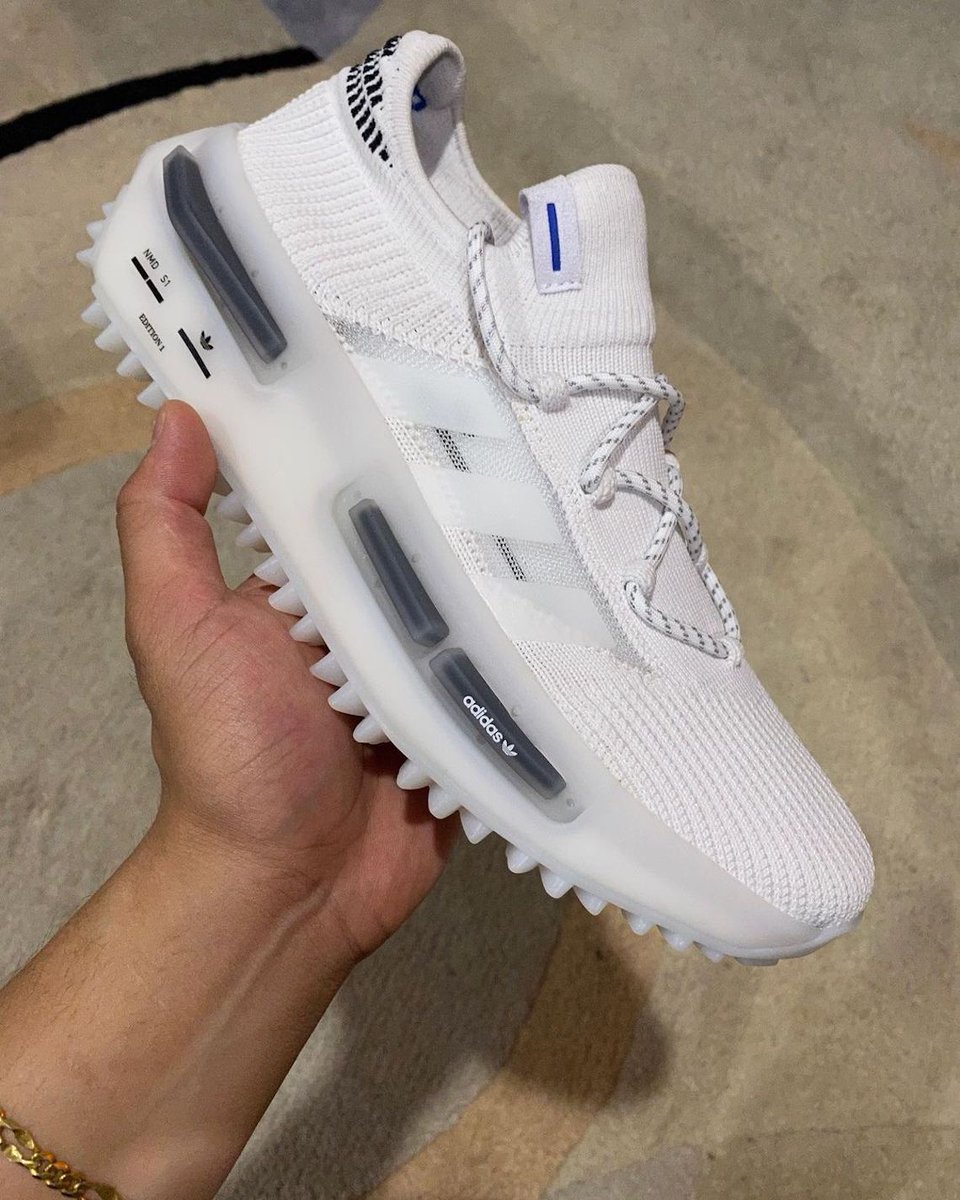 Sneaker News tweet media