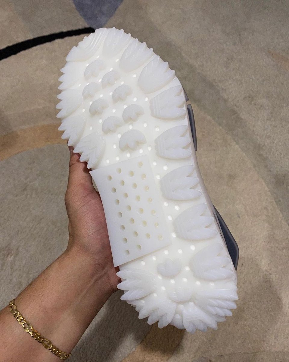 Sneaker News tweet media