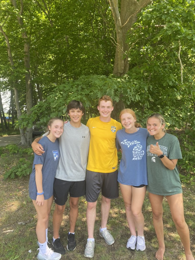 EckermanLeigh's tweet photo. A great day playing soccer with some of our favorite MS Soccer players💙⚓️⚽️ https://t.co/8udcYOiZ9J