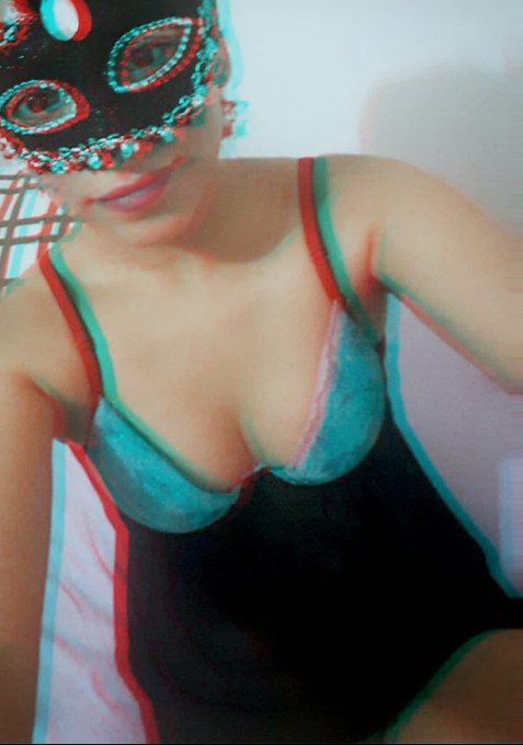 &iquest;Qu&eacute; te gustar&iacute;a que subiera para entrar en calor?  Sigueme en https://t.co/MhUj1Pi67h https://t.co/<a href="/tag/miercolesdetetas"class="tags"><span>#miercolesdetetas</span></a>