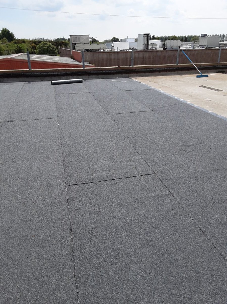 stratawaterpro's tweet photo. Great morning for a visit to this industrial reroof project.
Single layer Bituminous system.
flame free 🔥🚫
Mech fixed laps.
20 year warranty.

Remember we are here to create the most efficient roofing solution for all our contractors and associates. 
#strata #waterproofing https://t.co/9sEkZD5Y0g