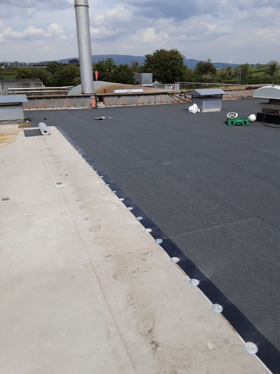 stratawaterpro's tweet photo. Great morning for a visit to this industrial reroof project.
Single layer Bituminous system.
flame free 🔥🚫
Mech fixed laps.
20 year warranty.

Remember we are here to create the most efficient roofing solution for all our contractors and associates. 
#strata #waterproofing https://t.co/9sEkZD5Y0g