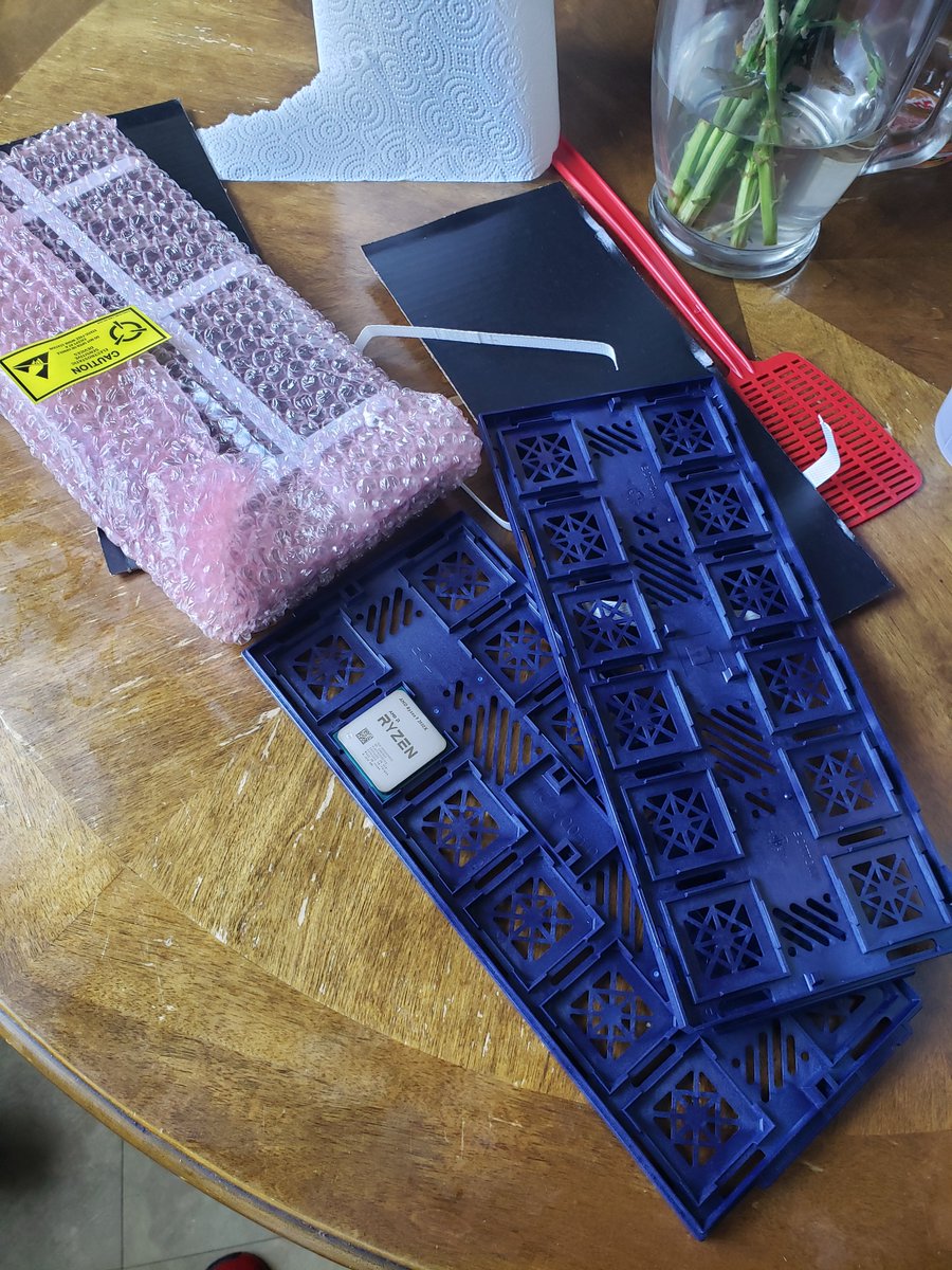 Capt_Jacket's tweet photo. Just got in the 2 amd ryzen cpus i ordered from @officedepot and I'm more than disappointed, why would you ship it on a egg case? @LinusTech what do you think?  Not fair. https://t.co/0N8tHOY1Ym