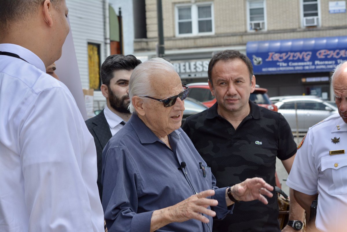 BillPascrell's tweet photo. Today we handed out food donations to some of our neighbors in need of a hand. Even in blistering heat, Eva’s Village #Paterson works hard to serve our community and feed families. https://t.co/U2N5puIyru