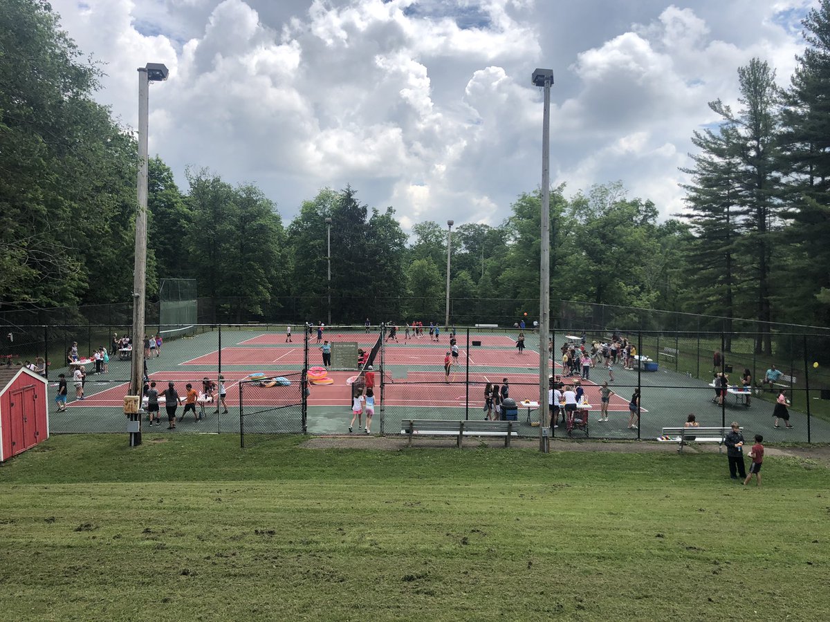 Minute to Win It games, kickball, corn hole, spike ball, water balloons, snacks, an Icee truck and so much more to wrap up a crazy year with these amazing 5th graders. Thanks for all our parents volunteers and <a href="/MeleBecky/">Becky Mele</a> for organizing this! #5thgradefun <a href="/ChardonMS/">ChardonMiddleSchool</a>
