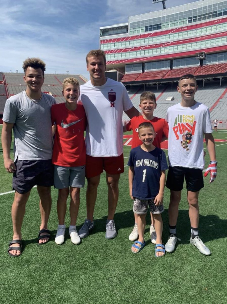 CoachSteinKHS's tweet image. Love this photo! We got past, present and future @KuemperFootball at the @HuskerFBNation camp today! This is what it’s all about! #Family #EE @b_gunnerson @TayeVonnahme