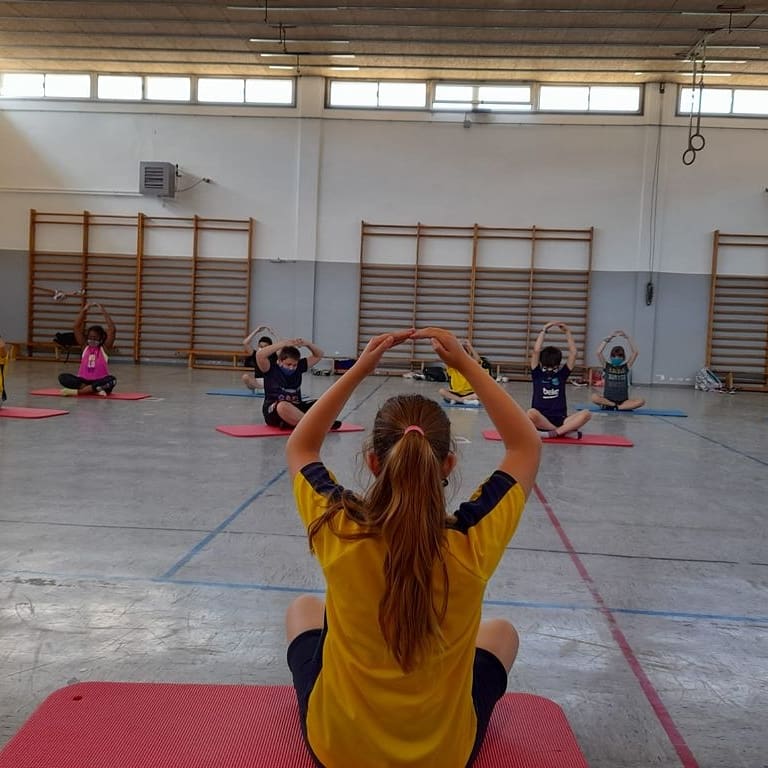 amparc_igualada's tweet photo. Els alumnes de 4tB han fet de mestres de ioga per un dia a la classe d'Educació Física
#ramoncastelltort #escolaramoncastelltort #AFARamonCastelltort #AFARC #Igualada https://t.co/z4YWAvVqMe