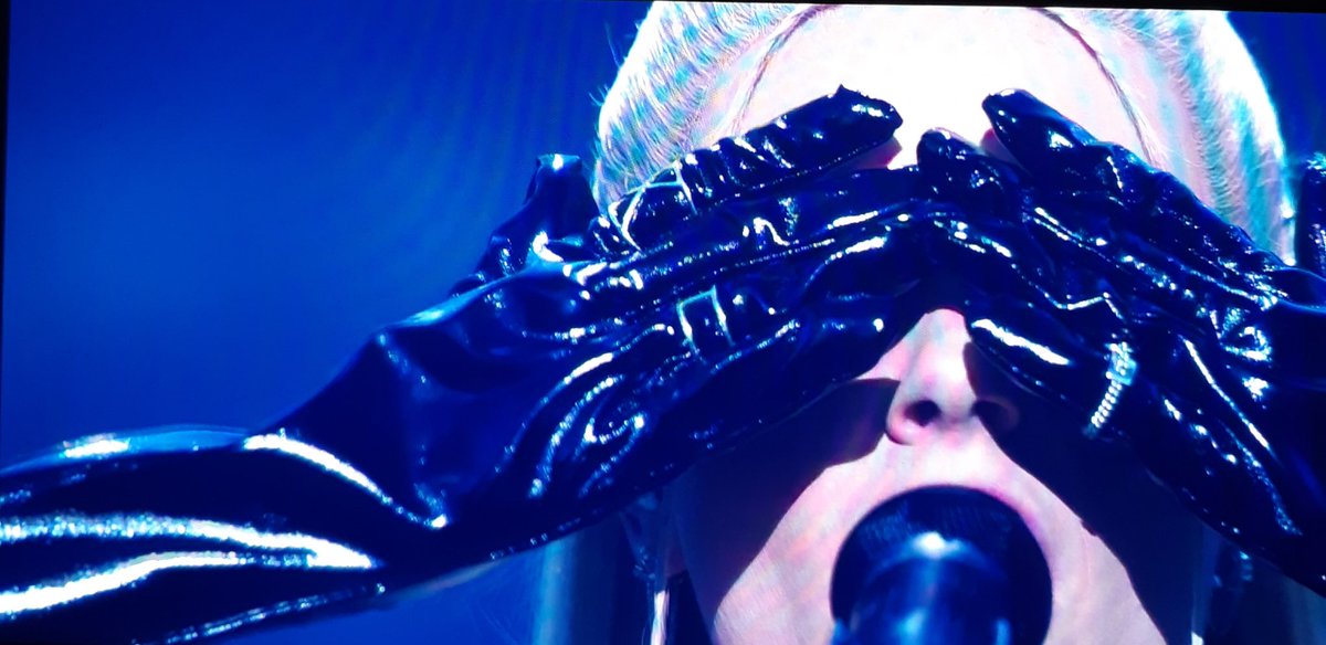 #davinamichelle spot on! #hymne wat een gave lichtshow en super toffe productie
