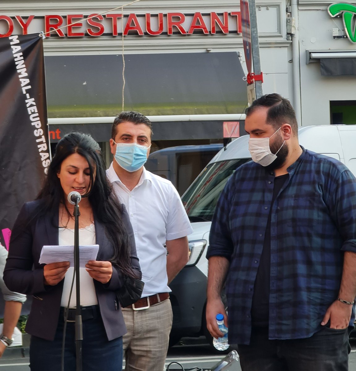 Orhan_Mangtay's tweet photo. Anlässlich des 17. Jahrestages des rechtsterroristen Anschlags an der Kölner Keupstr. haben @TemizUnvar @UnvarAbdullah und @ali_yldrm93 sehr gute Reden gehalten.Unterstützt die @BI_FerhatUnvar für ihre antirassistische Buldungsarbeit.
#NSU #Hanau #KeinVergessen #TheyTheirNames https://t.co/d2wGX95aF8