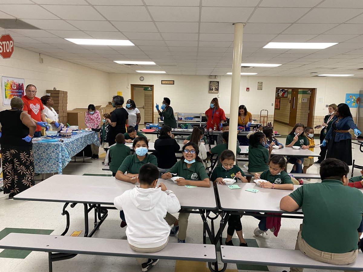 LALoganFWISD's tweet image. Nothing like ice cream to celebrate students! #perfectattendance #mathbee #poetrycontest