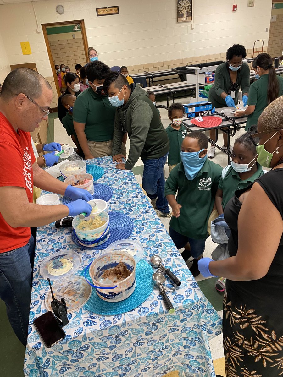 LALoganFWISD's tweet image. Nothing like ice cream to celebrate students! #perfectattendance #mathbee #poetrycontest