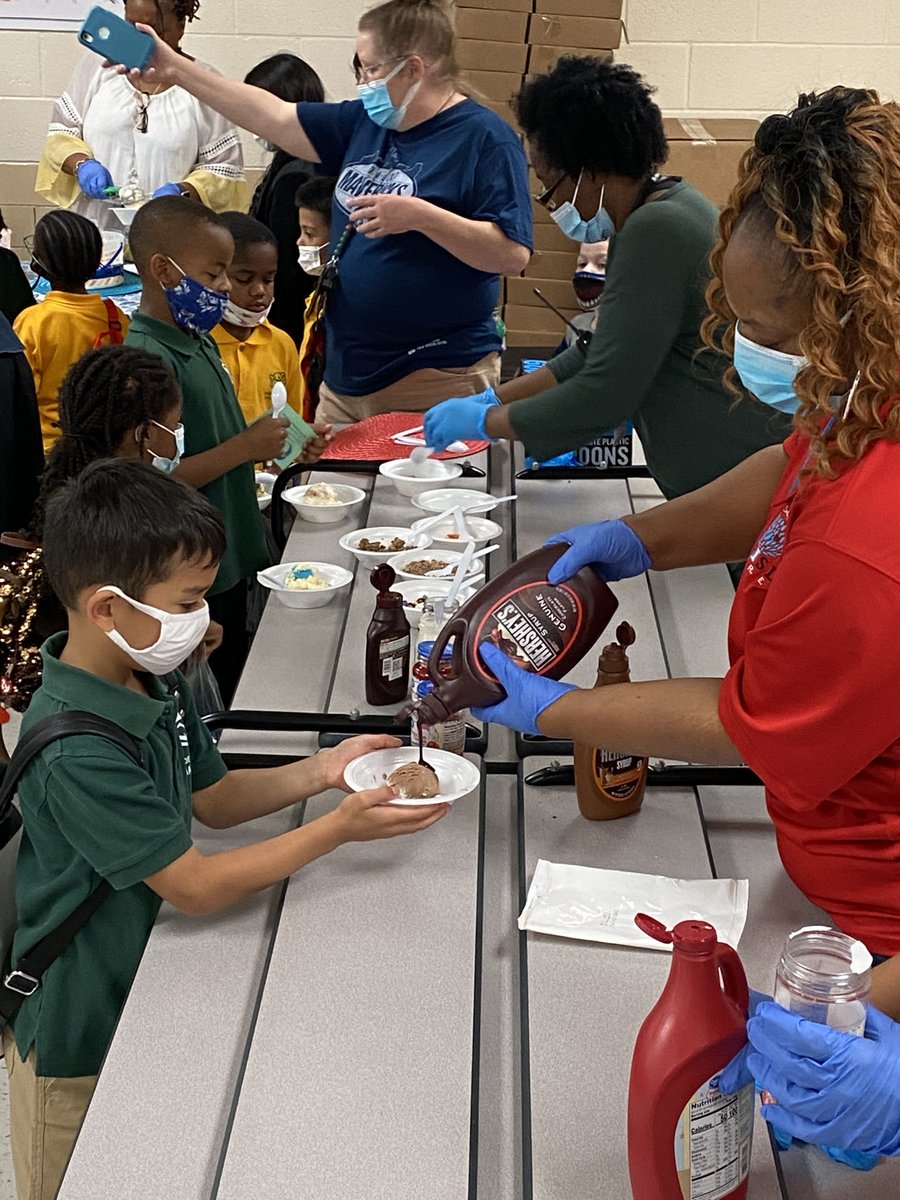 LALoganFWISD's tweet image. Nothing like ice cream to celebrate students! #perfectattendance #mathbee #poetrycontest