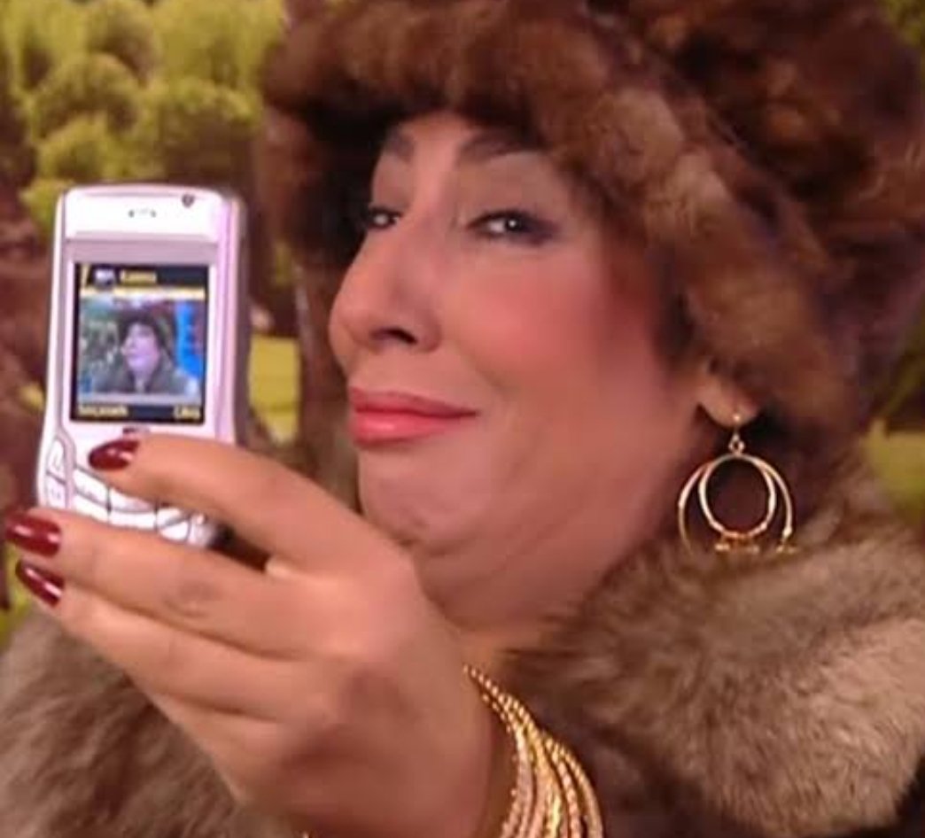 Ortam ayırt etmeden ikindi güneşi masaya düştüğünde anlık
-