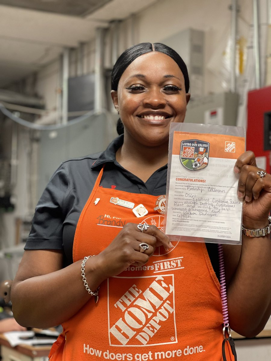 RubenRod17's tweet photo. Recognizing Brandy and Savana for their excellent customer service!! @DMarcus70367381 @carmenh333 @hd_midland_tx @OliphantSable @SherreMaclin https://t.co/DLzIARCXPp