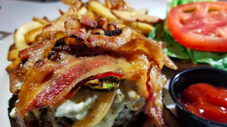 JAMRehoboth's tweet photo. Wednesday $10 #Burger Night! https://t.co/DpCQgvVmL1