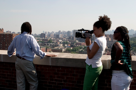 MayslesCinema's tweet photo. 🎞️ COMING SOON to our #VirtualCinema 
MADE IN HARLEM, curated by @imaBattleground  
🗓️June 11-18

Films include🎥
Personal Problem by #BillGunn co-presented with @artistsspace + Changing Face of Harlem by #ShawnBatey + Colors by #ChristopherSéda @bingbingpowpow 

Link🔗in bio! https://t.co/vf3DZ6oqG1
