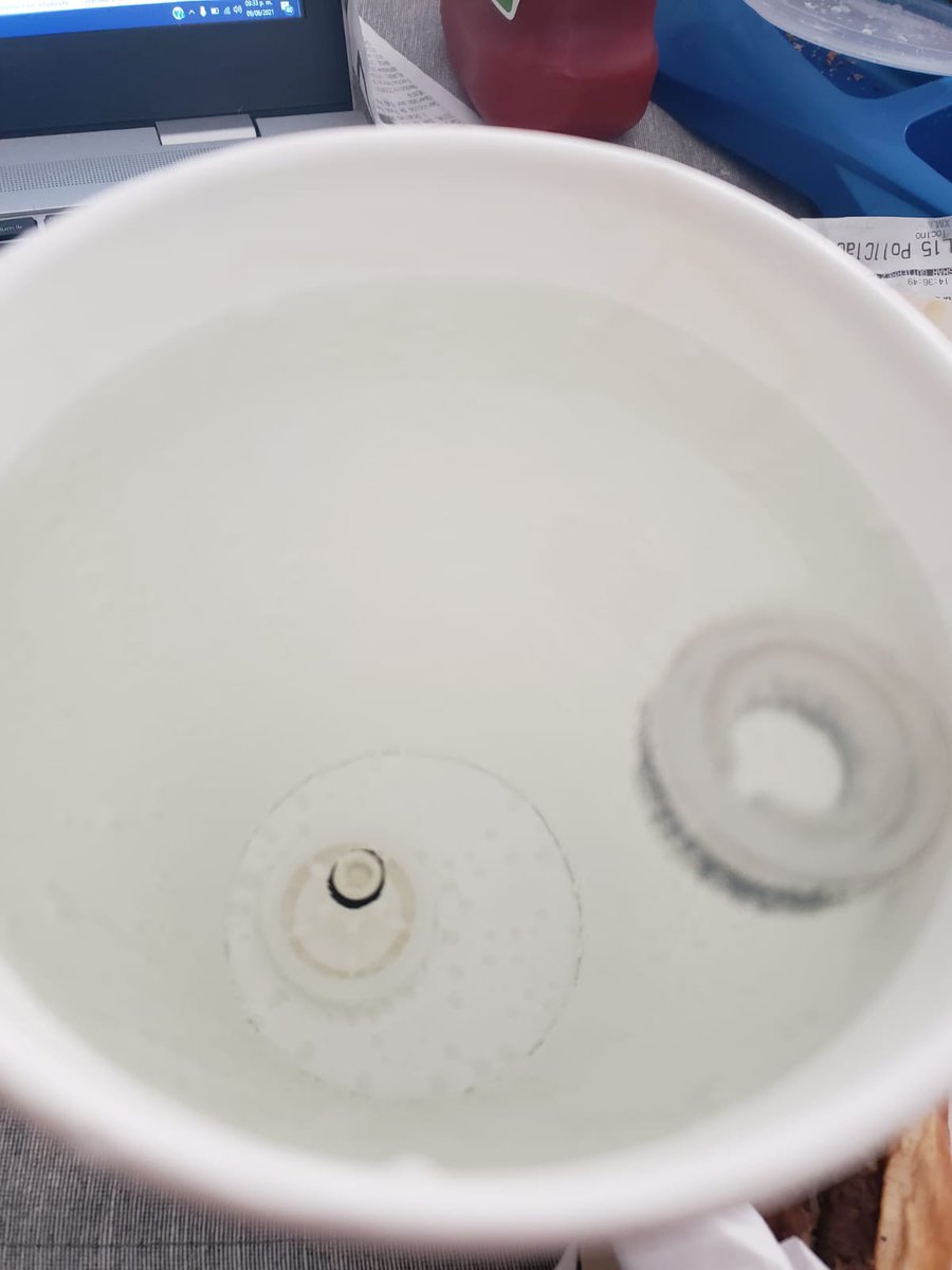 yonatan10's tweet photo. Llego de comorar de la sucursal de Mcdonals Plaza Santin y al abrir mi refresco me encuentro con un plastico, esto quiere decir que su control de calidad no funciona no revisan los productos antes de entregarselos al cliente @McDonaldsMexico #servicioalclientemcdonaldsmexico https://t.co/51ac7wfbMA