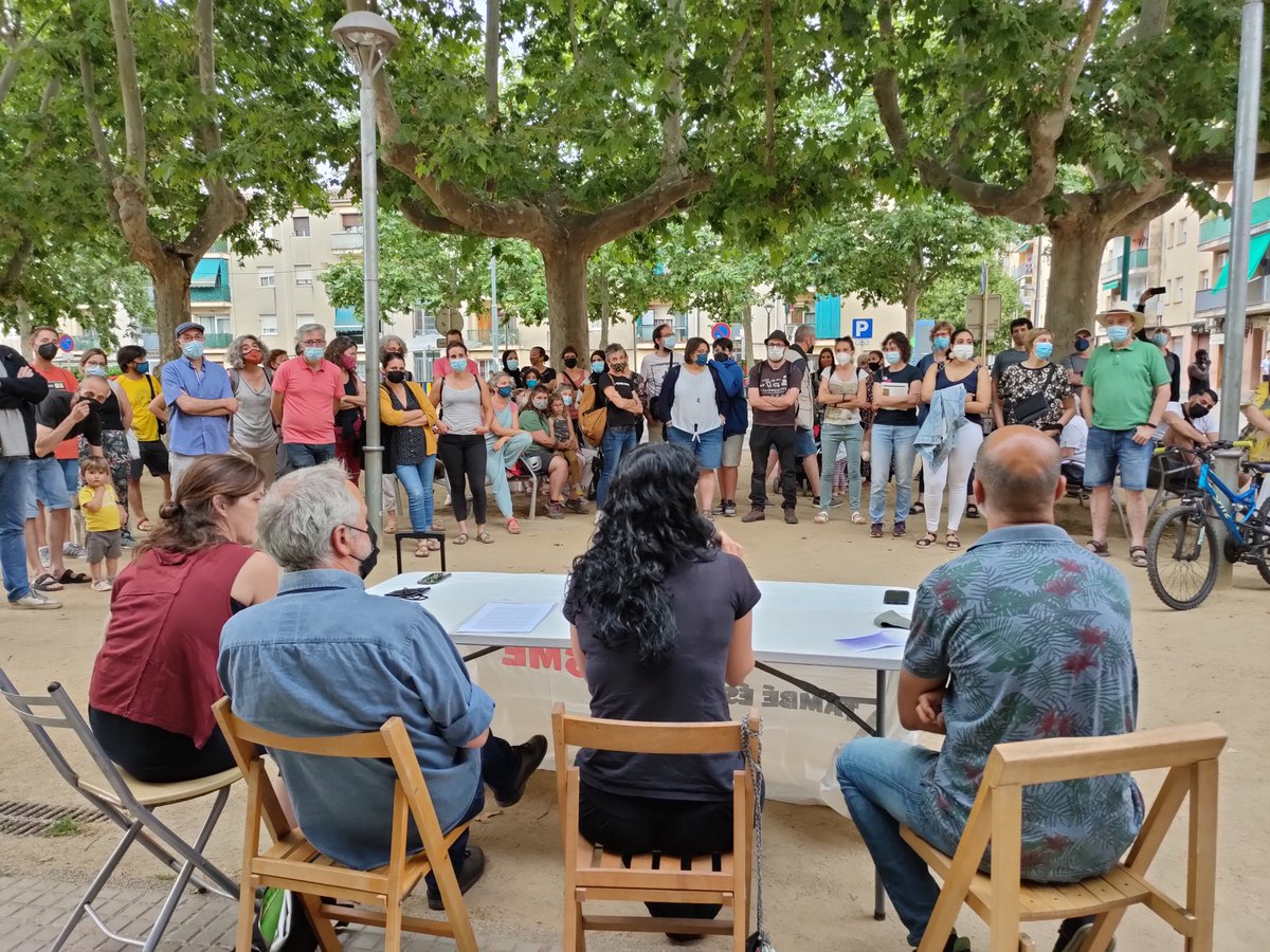 EAntiracista's tweet photo. Roda de premsa massiva a #Salt contra la segregació escolar i la repressió. No callarem! @ViladeSalt menys multes i més treballar per eradicar aquesta forma de #racisme que és la segregació. https://t.co/hzhhP5flk4