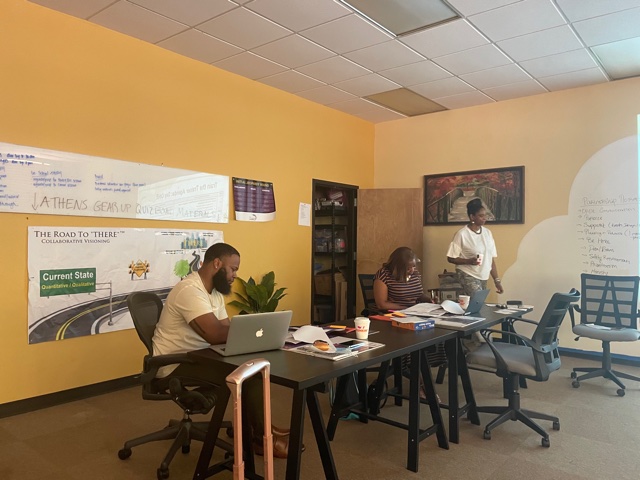 scholarshipacad's tweet photo. Several weeks ago, we were able to host an in-person training with @BreakthroughATL using our Train-the-Trainer model! We appreciate your partnership and look forward to more chances to collaborate on college access π #dofinancialaiddifferent https://t.co/ouwptvCNyA