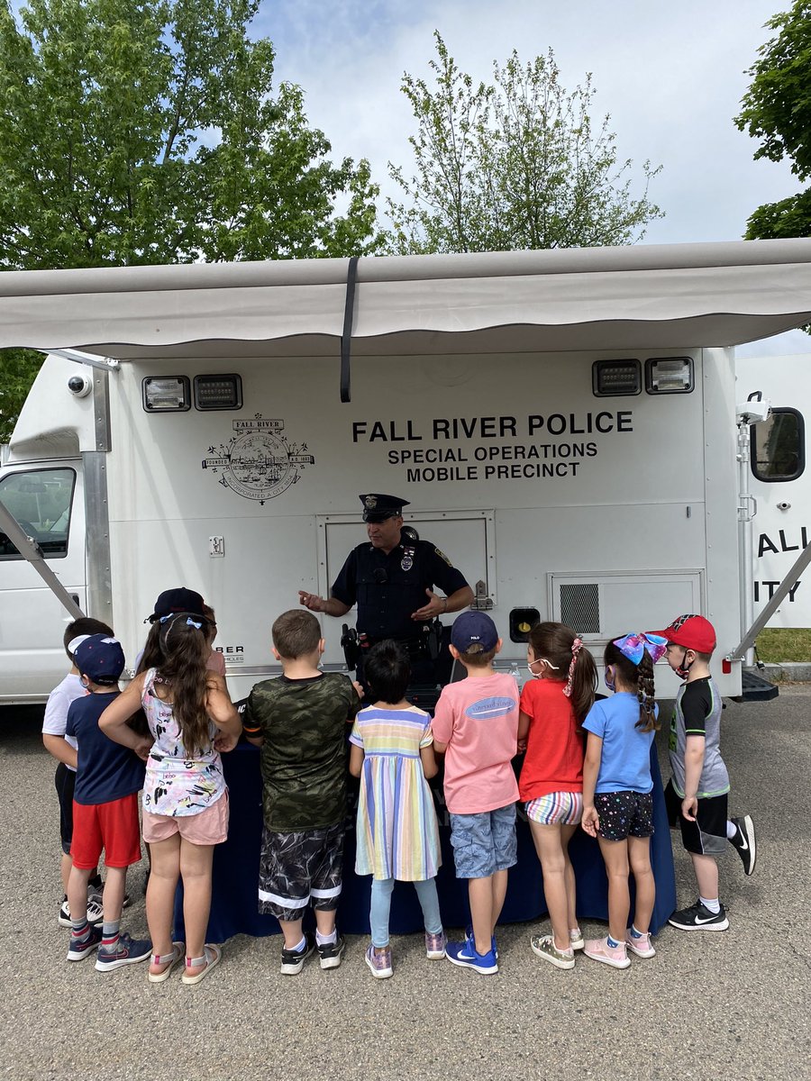 MrsnewellS's tweet photo. Thank you to @FallRiverPD @FallRiverFire for helping make #Kindergarten Class Day a 💙HUGE❤️ success! @frps_sb https://t.co/gCIcXKTdXf