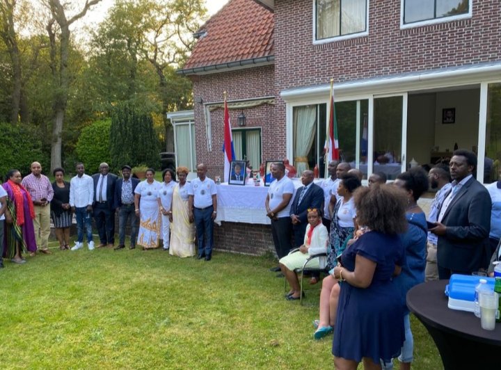 gamankurunziza's tweet photo. Commémoration à La Haye de la mort du Guide Suprême du Patriotisme S.E feu Pierre NKURUNZIZA par les burundais et les amis du #Burundi vivants aux Pays-Bas. Les cérémonies ont commencé par une prière d'action de grâce  à sa mémoire. https://t.co/6U9ijAhalA