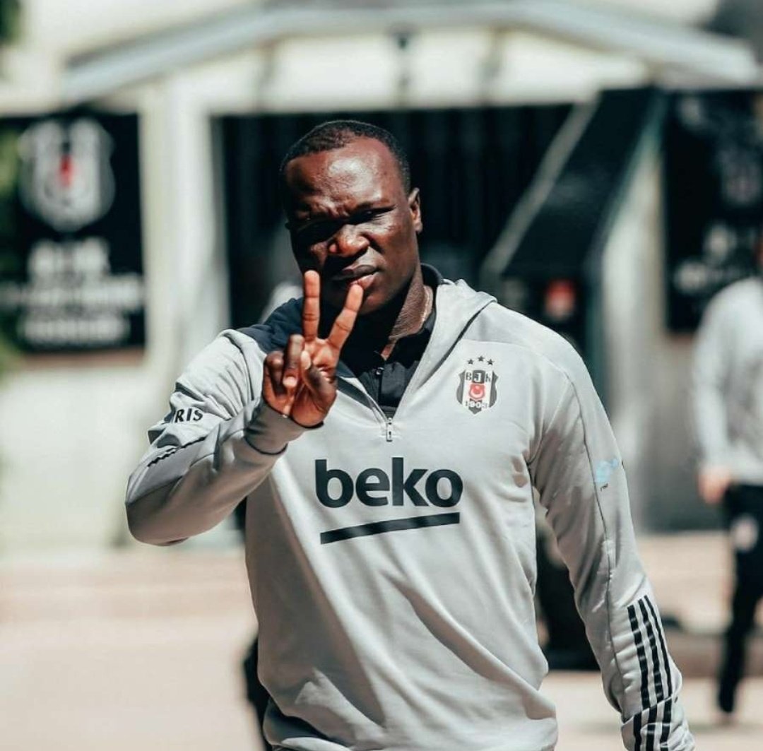 Aboubakar gitmiş ve kalmış.  Bunun hiç bir önemi yok. Biz armaya gönül vermişiz. Beşiktaş'da herkesin yeri $❗