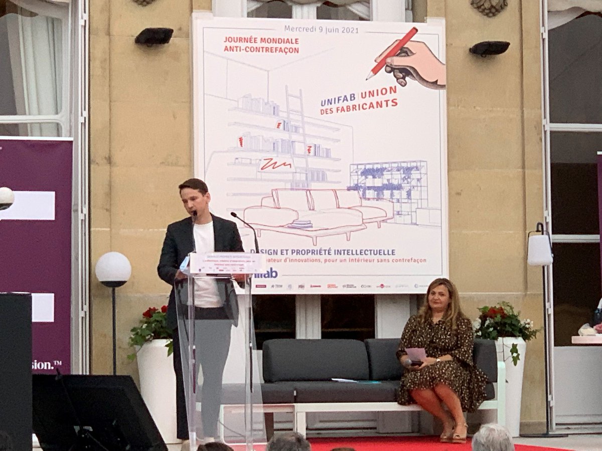 UNIFAB's tweet photo. « En Russie, la part des meubles contrefaits atteints les 20%, représentant 450 millions d’euros de perte de chiffre d’affaires pour les titulaires de droit. » - Alexandre Kovine, TKM #JMAC2021 #contrefacon #proprieteintellectuelle https://t.co/XvHB93HyZS