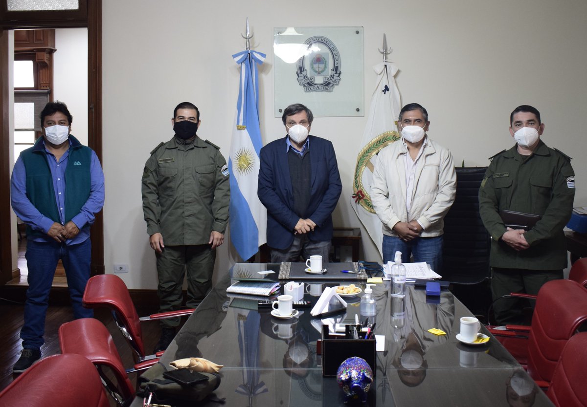 #capacitacion LA UNJU ELABORA UN PLAN DE CAPACITACIÓN JUNTO A GENDARMERÍA NACIONAL Y LA CNRT

Más información en noticias.unju.edu.ar/noticia.php?id…