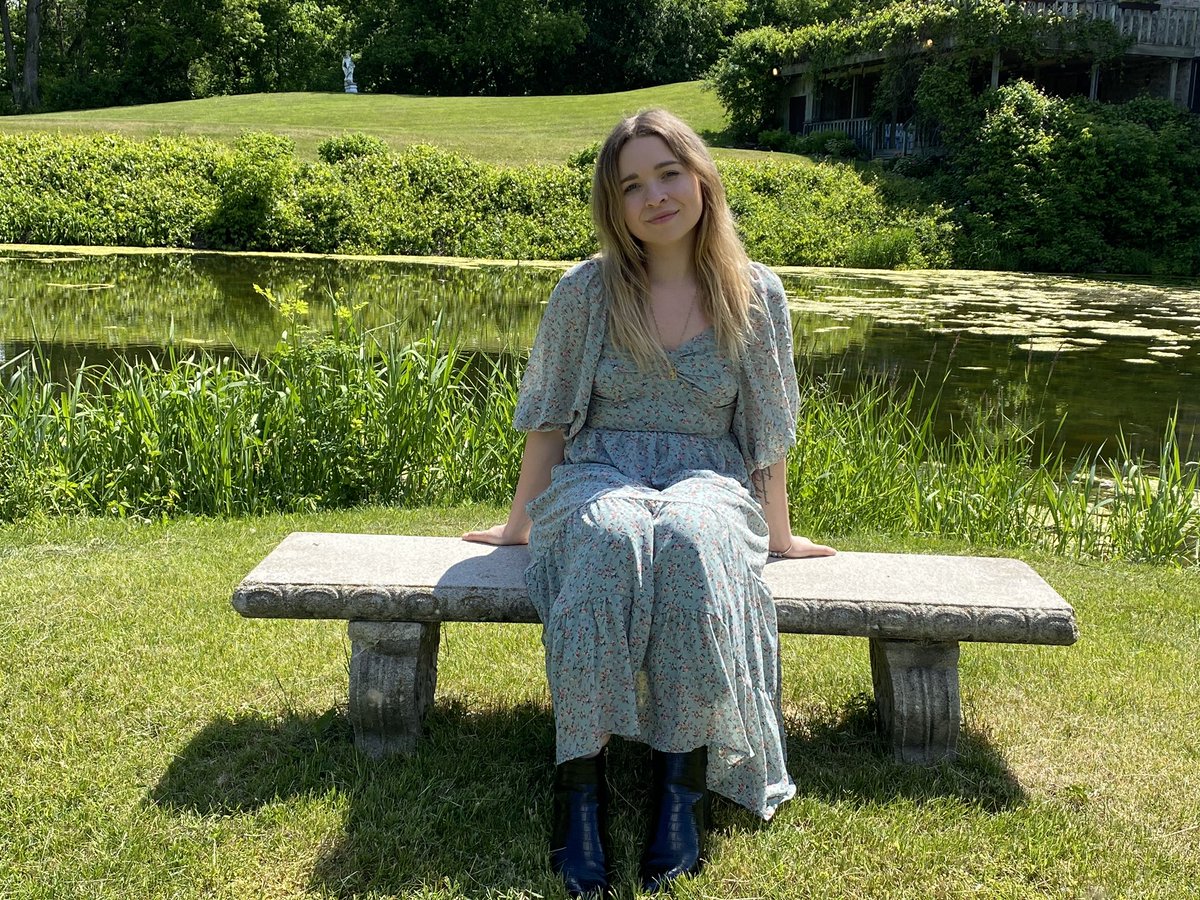 andeeofficial's tweet photo. Ce soir 18:30 et 23:05 ET à @sucresaletva je mange du melon d’eau dans un lieu sublime en excellente compagnie! @SimonBoulerice 🐴🍉

📸 Lauriane Lalonde
👗 @boutique1861 https://t.co/b5rZcMQPjS