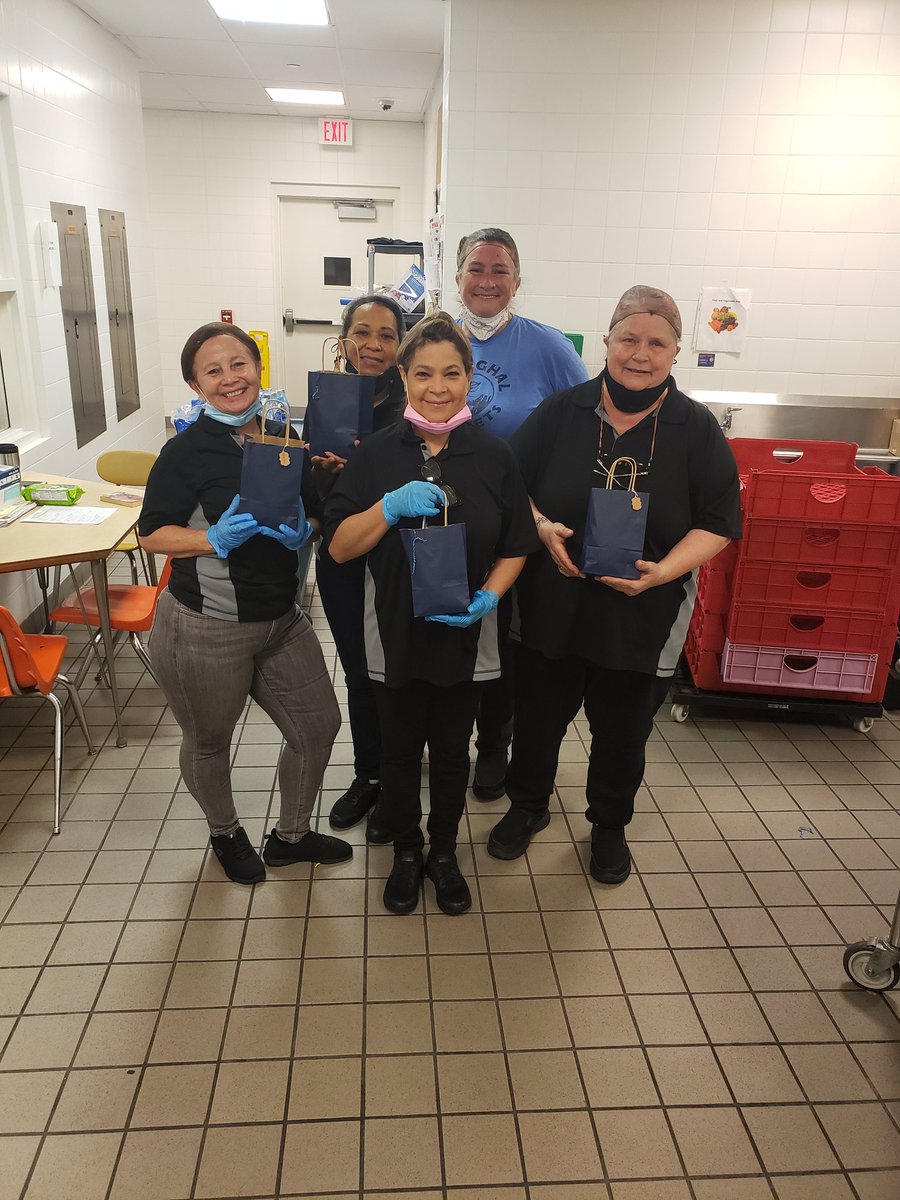 Thank you to our amazing dining services team for the dedication to provide meals for our students! Serving meals, everyday - with a smile! A small thank you...we appreciate you! 🥖🥞🥗🥓🧀 @BASDBroughalCS @BethlehemAreaSD #essentialwork #lunchladysquad