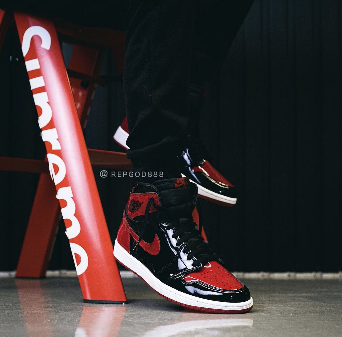 aj1 patent bred on feet