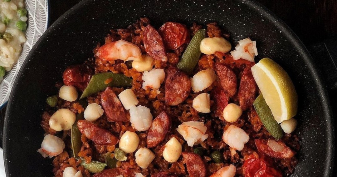 It's our final week. Order exclusive #Toptable2U items like <a href="/bluewatercafe/">Blue Water Cafe</a>'s Prawn and Scallop Paella and <a href="/elisasteak/">ELISA</a>'s Burger Kit and Banana Cream Pie only until Sunday.  📷: <a href="/yvreats/">YVReats</a>