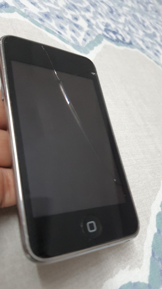 ChallaChaitu's tweet photo. Once upon a time, my 8GB of music world. Stylish iPod touch from 2008 time!
#ipodtouch #whataproduct #innovation #music #AppleMusic #Apple #stevejobs https://t.co/o1dKNov4cr