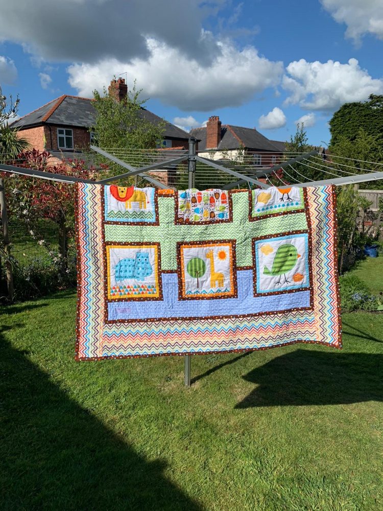 Craftywimmenz's tweet photo. My First Quilt!... https://t.co/kvhcnlTsM4