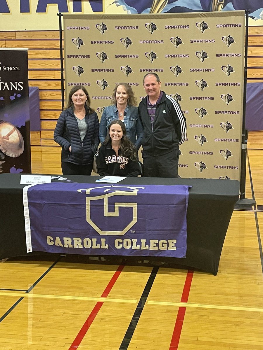 Sumnerhighgolf's tweet photo. More than proud of these two amazing lady golfers continuing their golfing careers in college! Bryn Lawson onto Bellevue College and Abigail Smith onto Carroll College! Nice work Ladies! https://t.co/x3VftZRixc