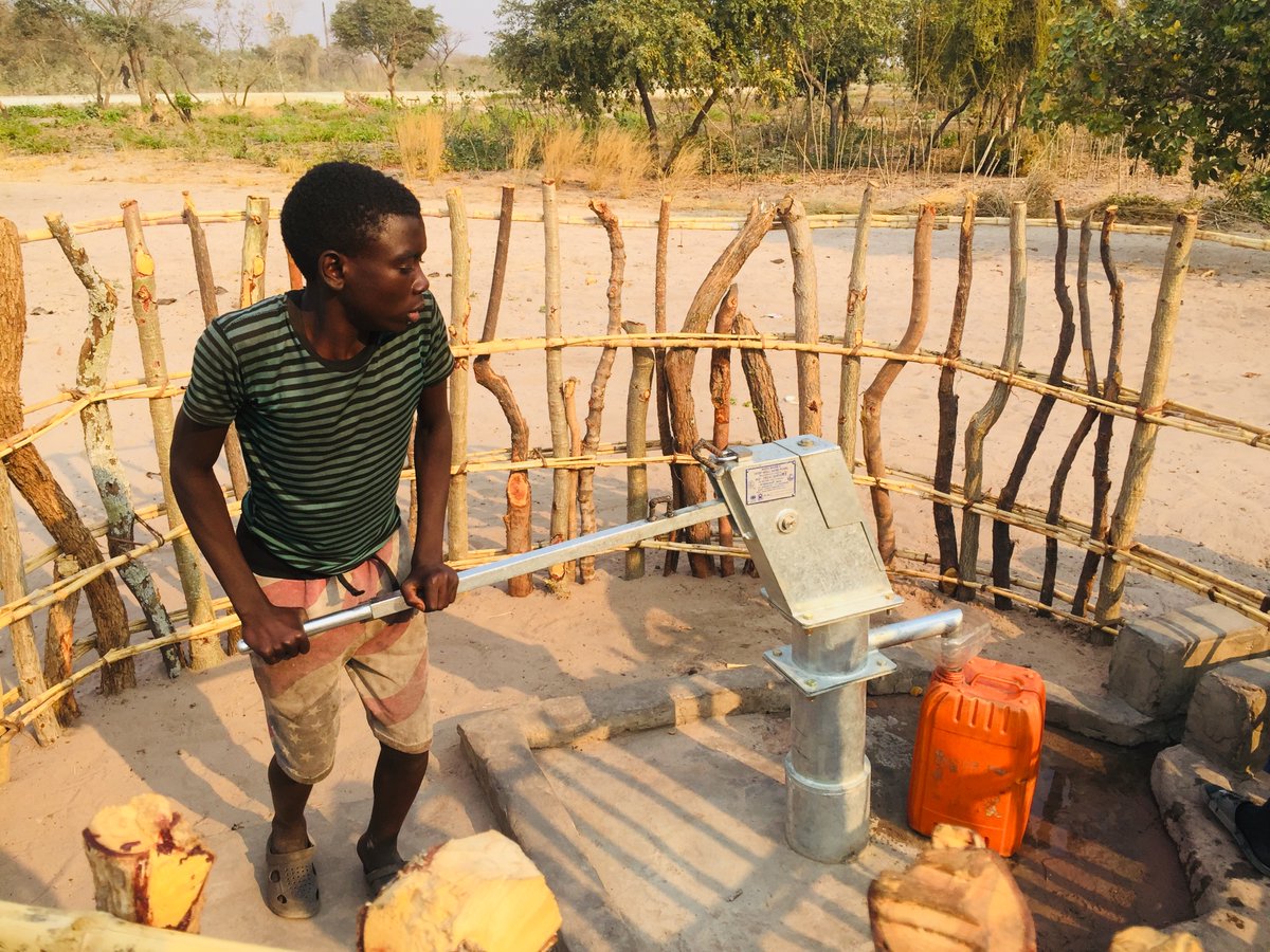 In the Western Cluster of #Zambia, where only 30% of people have access to safe water, our member <a href="/EdmundRiceDev/">Edmund Rice Dev't</a> has helped to install 6 boreholes in the region, providing more than 1,000 people w/access to certified clean drinking water. #SDG6 #IrishAidWorks #MiseanCara