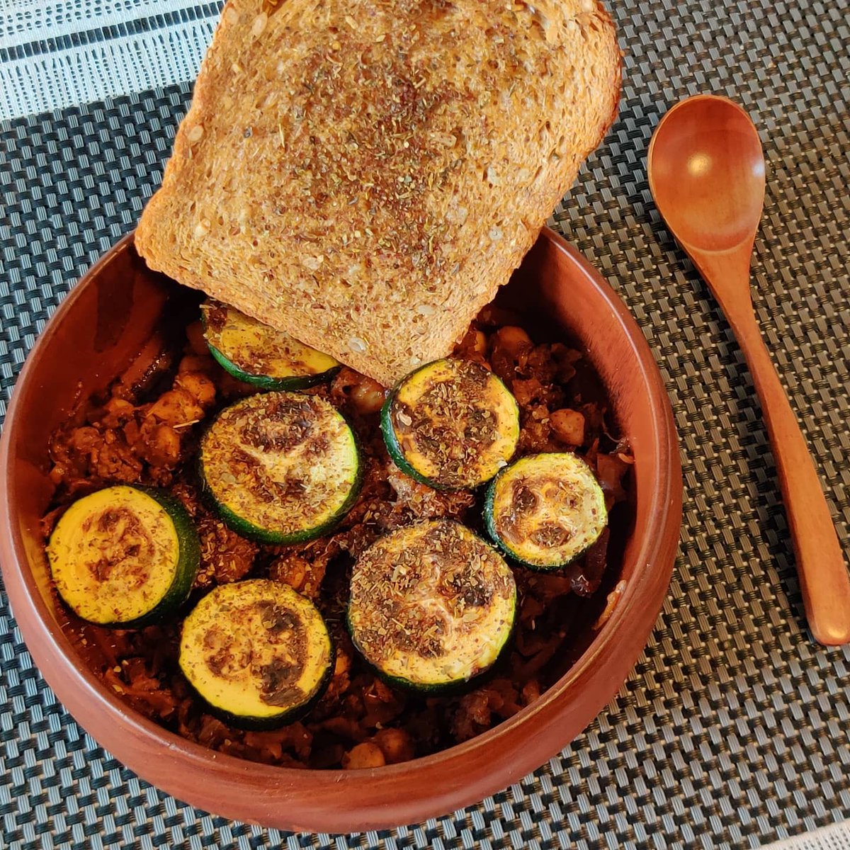 mszynisz's tweet photo. https://t.co/mwZshRMM6l
Lamb and Chickpea Stew with Charred Courgettes and Zahtar Ciabatta

#hellofresh #hellofreshuk #hellofreshpics #food #foods #foodporn #dinner #foodie #yummy #yum #cooking #healthy #lambstew  #chickpeastew #zahtarciabatta #zahtar https://t.co/MhjYihSt84