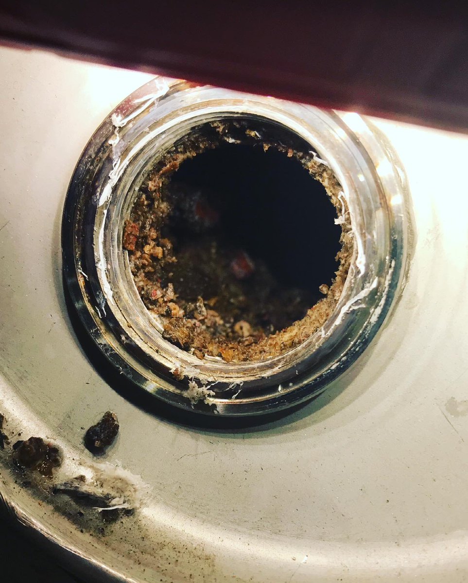 A little bit of scale came out of this Marzocco boiler. And this was only one of the few buckets of scale we got out of the boiler. Swipe to see some bad scale build up!
•
•
•
#espresso #coffee #coffeetime #coffeelover #cafe #latte #barista #coffeeshop #coffeeaddict #latteart