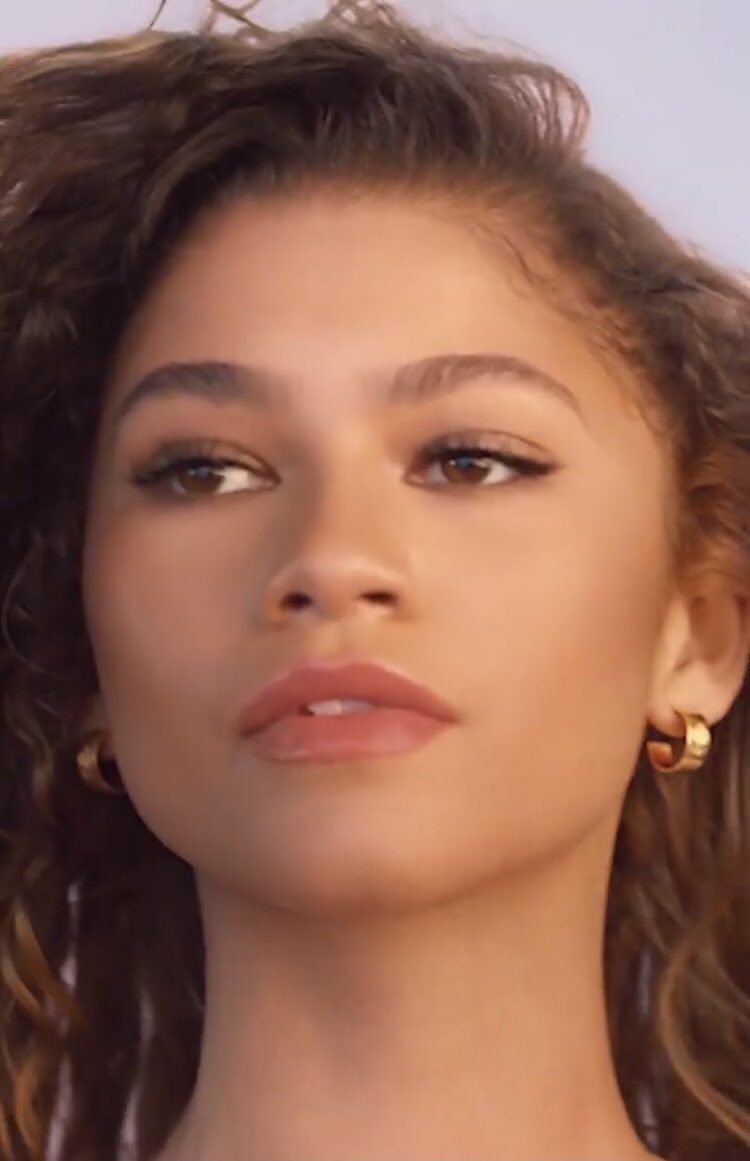 Zendaya Pics On Twitter the Earth Doesn t Revolve Around The Sun It zendaya-pics-on-twitter-the-earth-doesn-t-revolve-around-the-sun-it