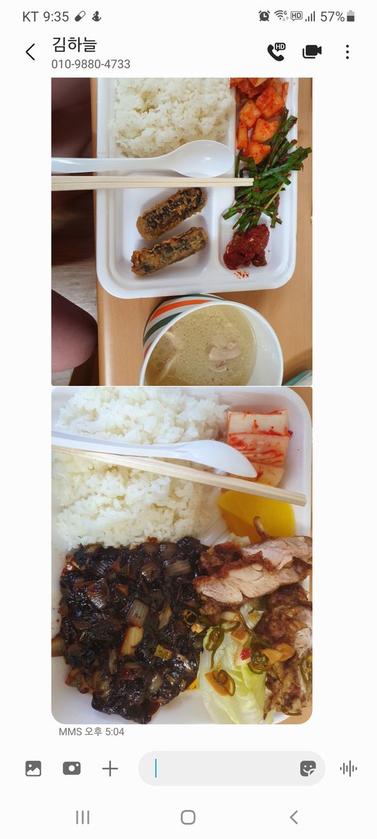 귀대한지 나흘만에 막내로부터 받은 사진...
한동안 SNS를 달궜던 배식보다는 좀 나은거 같지만 여전히 부실하다.
적어도 해군은 좀 나을줄 알았는데...
저런걸 좀 낫다고 위안해야 하나?