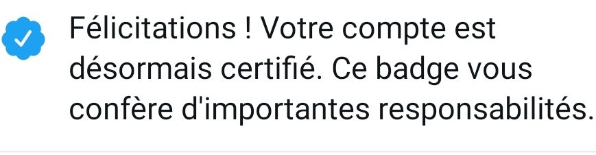 Salut, on voulait juste vous montrer notre nouvel outfit. 😎