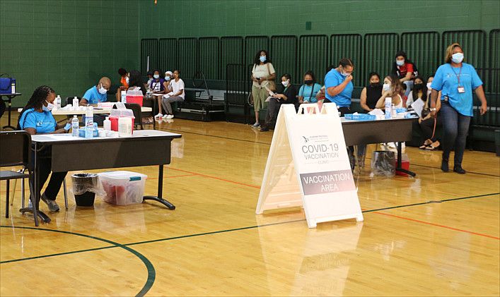 BhamCitySchools's tweet image. Vaccinations are going on today at Huffman High School until 1 p.m.! The next vaccination clinic will be held on June 30, 2021. Register here: buff.ly/3x7FqSj