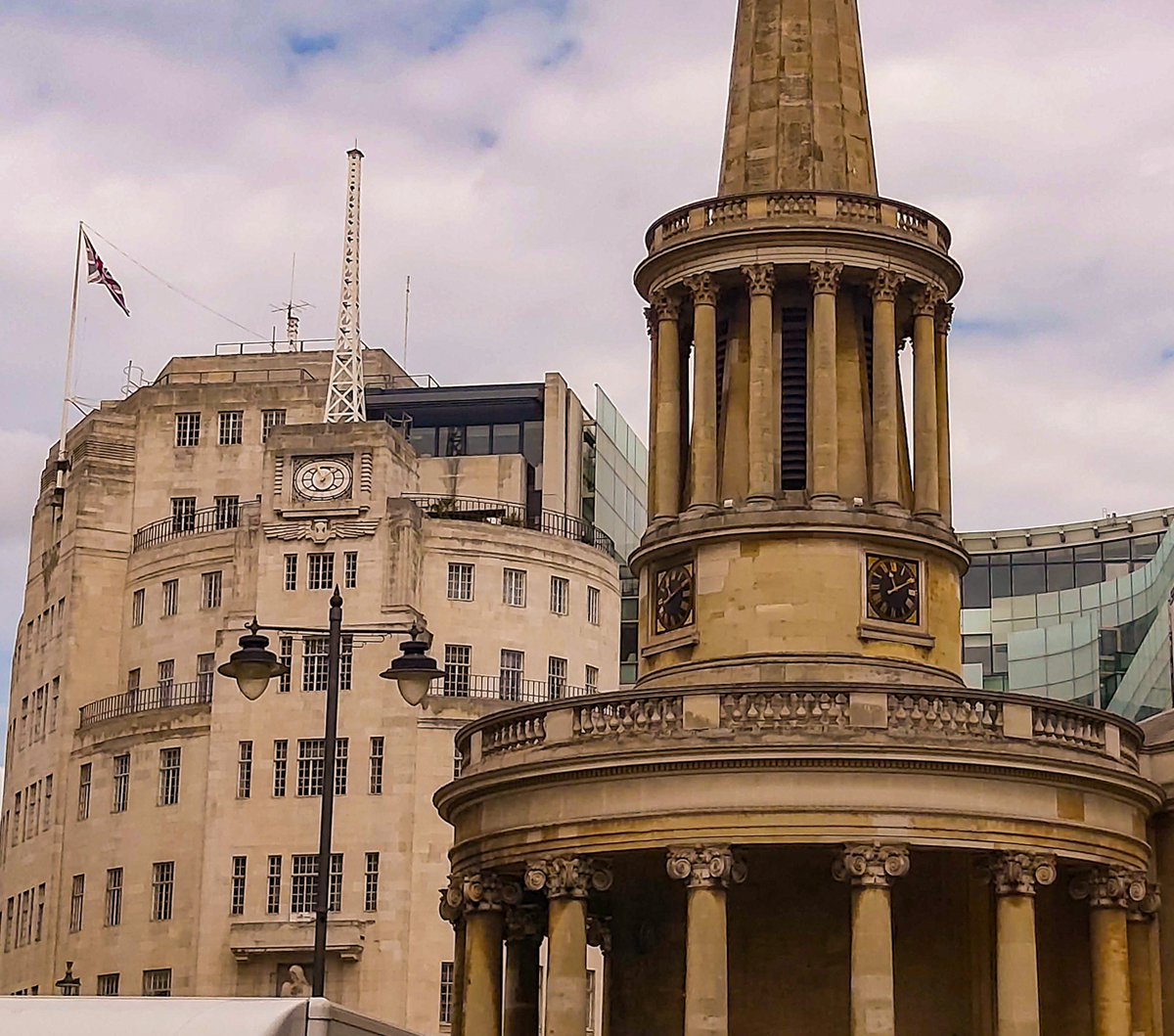 jeremydoddjd's tweet image. Delighted to have been in London this week and spotting public clocks. Here at the BBC in Portland Place and the amazing four-sider at All Souls Chuch in Langham Place. Lovely.
#churchclock #clocktower #architecture #architecturelovers