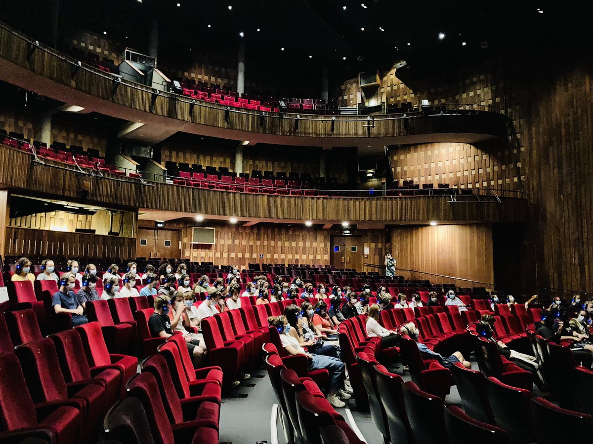 [LYCÉENS EN RÉGION] 🎭
Trois classes du lycée Chagall ont suivi cette semaine des ateliers d’initiation au théâtre, à l’écriture et à la création sonore avec l’équipe du spectacle LES FURTIFS. Bravo à toutes et à tous pour cette restitution sur le grand plateau de la Comédie 🙌