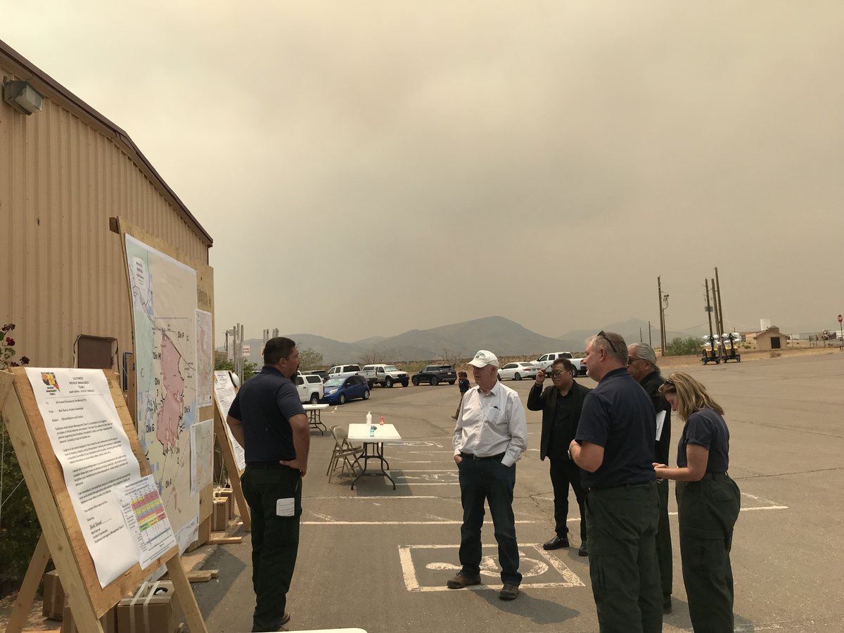 RepOHalleran's tweet image. Visited the #MescalFire Incident Command yesterday to see how my office can assist. That's the #TelegraphFire in the background; these 2 are very close. 

As these + #SlateFire burn in #AZ01, follow trusted local news, your county sheriff, &amp;amp; fire dept. for important safety info.